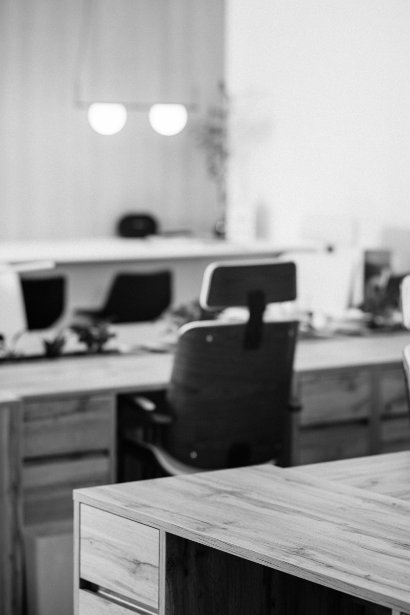 Mgr. Ján Badinka / Maklér