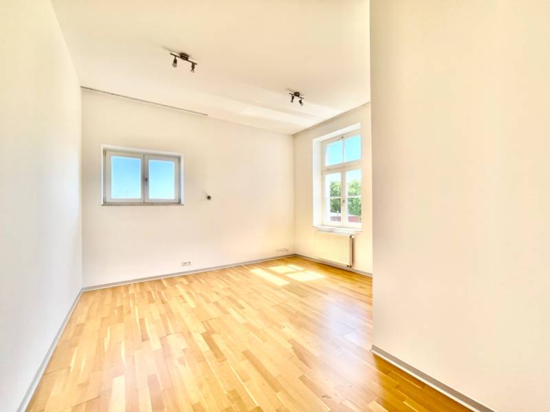 Arenda 3-komnatnaya, 3-komnatnaya, Hlboká, Bratislava - Staré Mesto, S