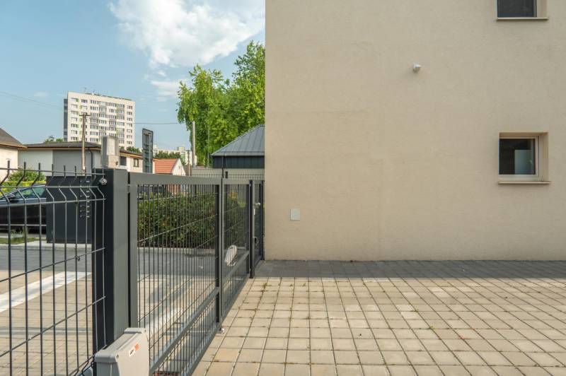 Prodazha 2-komnatnaya, 2-komnatnaya, Železničná, Bratislava - Vrakuňa,