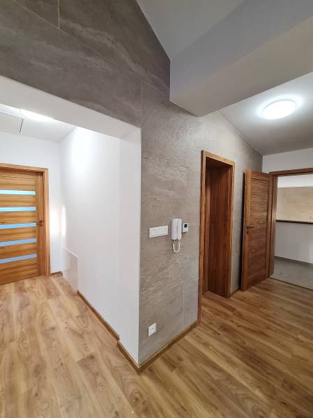 Prodazha 4-komnatnaya, 4-komnatnaya, Floriánske námestie, Bratislava -