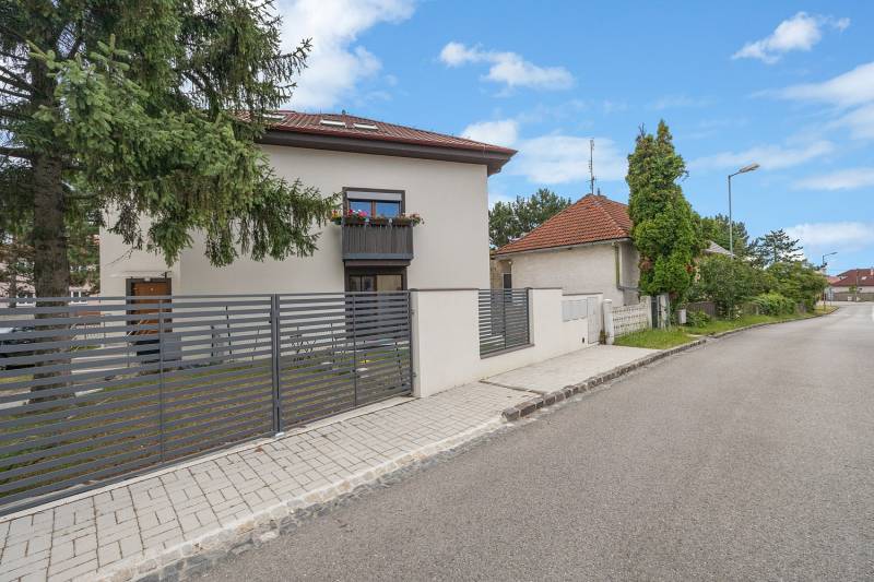 Prodazha 4-komnatnaya, 4-komnatnaya, Floriánske námestie, Bratislava -