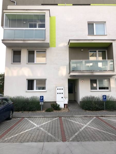 Arenda 4-komnatnaya, 4-komnatnaya, Cementárenská, Malacky, Slovakia