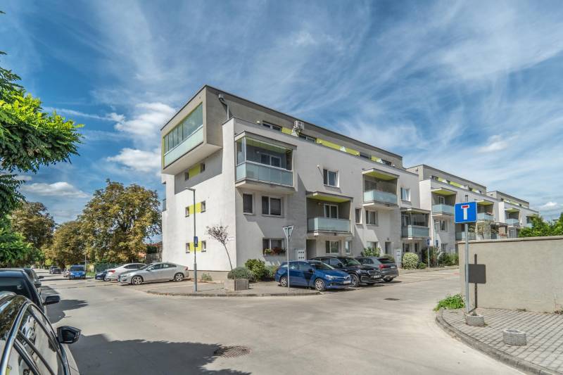 Prodazha 4-komnatnaya, 4-komnatnaya, Cementárenská, Malacky, Slovakia