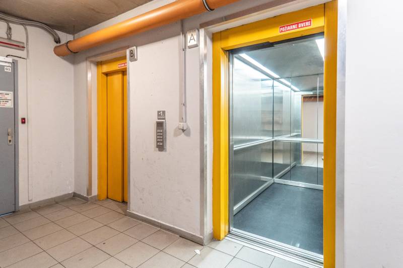 Prodazha 2-komnatnaya, 2-komnatnaya, Ružová dolina, Bratislava - Ružin