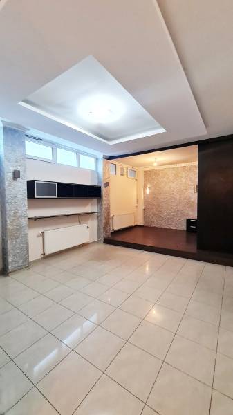 Arenda Torgovye-pomeshchenija, Torgovye-pomeshchenija, Malokarpatské n