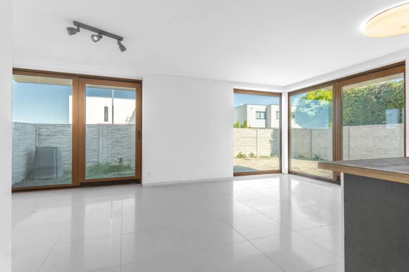 Prodazha 4-komnatnaya, 4-komnatnaya, Púpavová, Senec, Slovakia