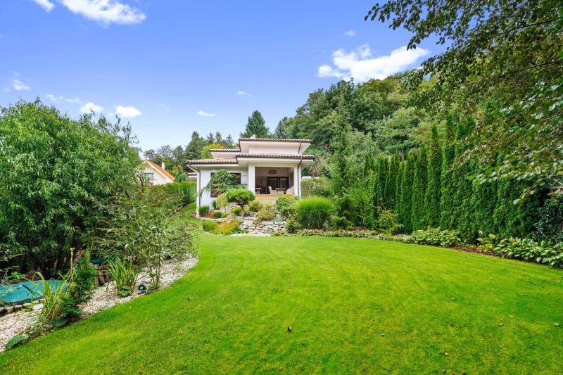 Современный дом в Братиславе с природой за порогом