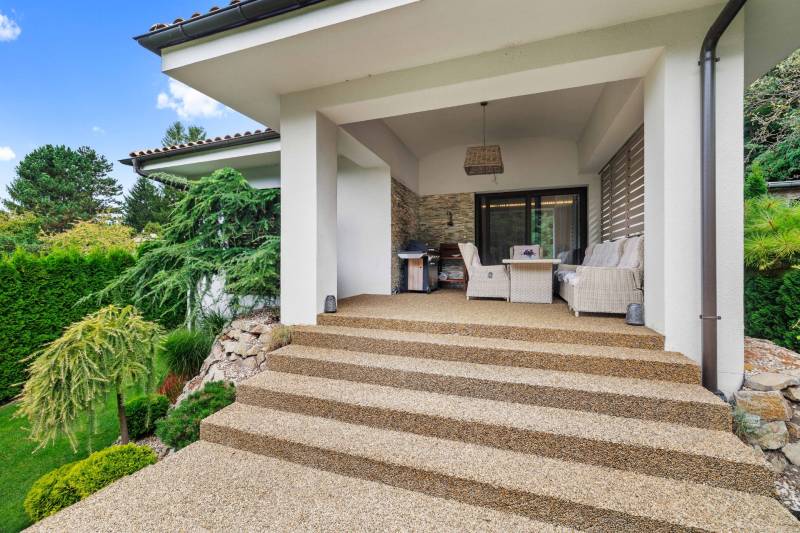 Современный дом в Братиславе с природой за порогом