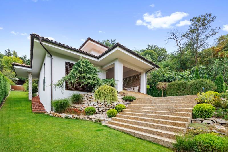 Современный дом в Братиславе с природой за порогом