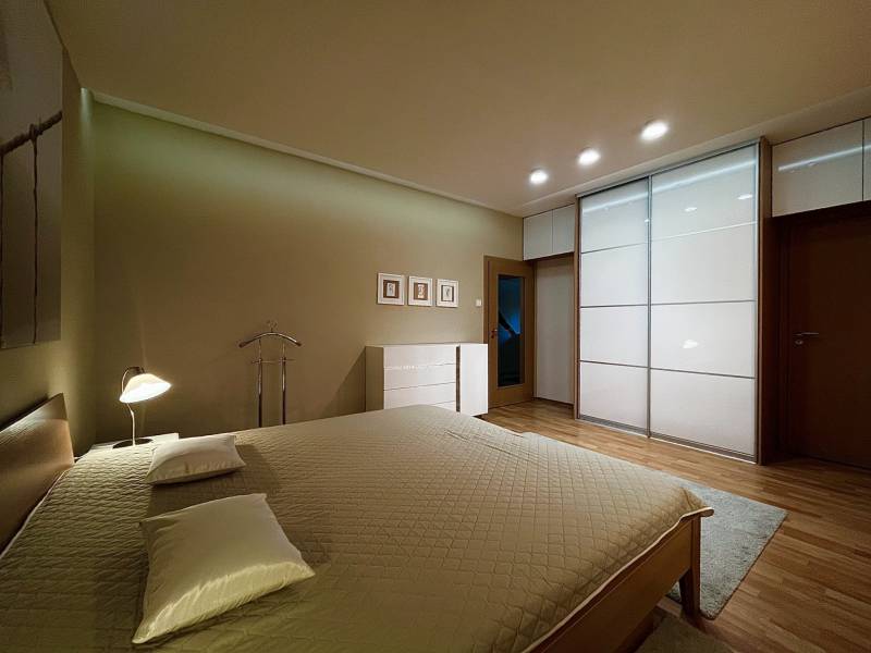 Arenda 4-komnatnaya, 4-komnatnaya, Revova, Bratislava - Staré Mesto, S