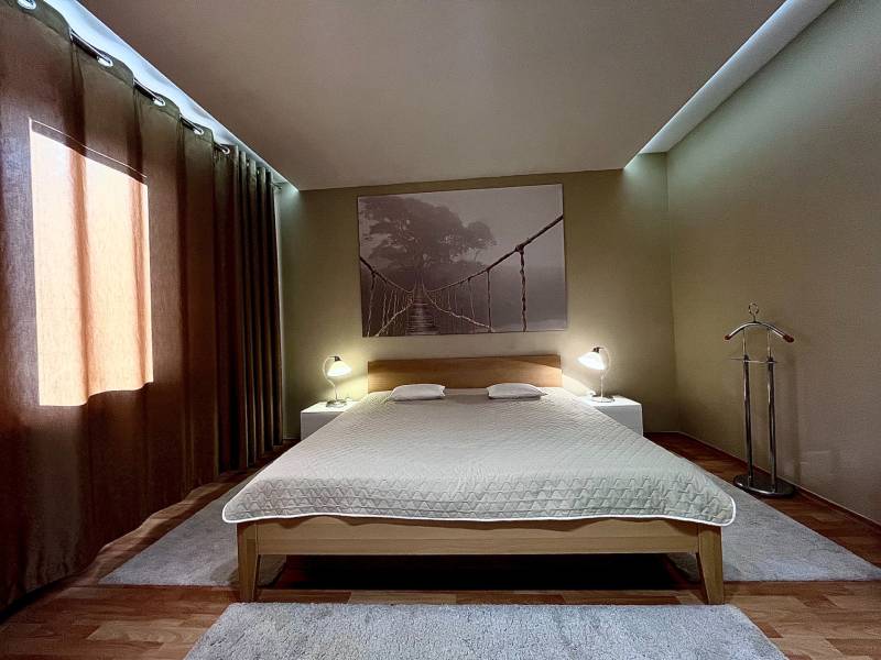 Arenda 4-komnatnaya, 4-komnatnaya, Revova, Bratislava - Staré Mesto, S