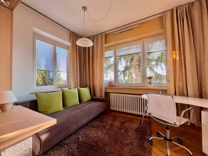 Arenda 4-komnatnaya, 4-komnatnaya, Revova, Bratislava - Staré Mesto, S