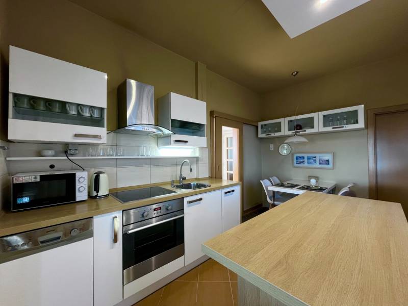 Arenda 4-komnatnaya, 4-komnatnaya, Revova, Bratislava - Staré Mesto, S