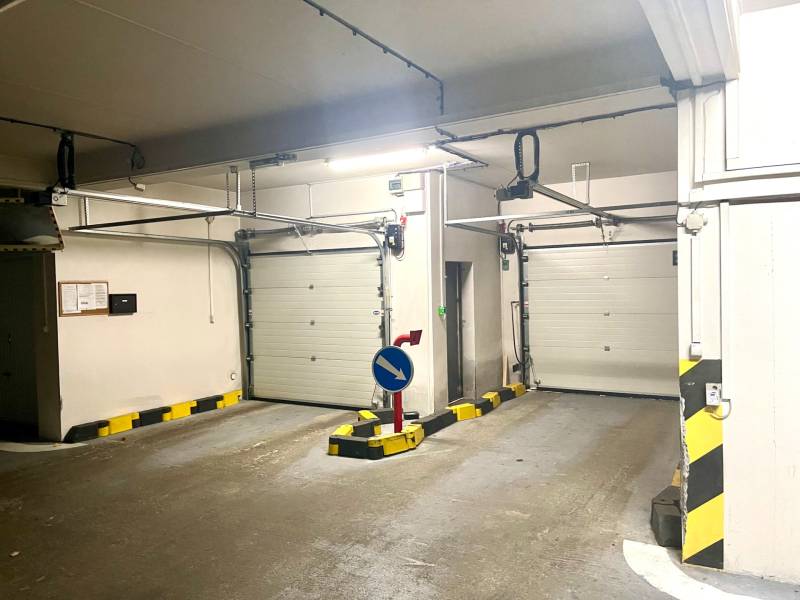 Prodazha Garazhi, Garazhi, Ľudovíta Fullu, Bratislava - Karlova Ves, S