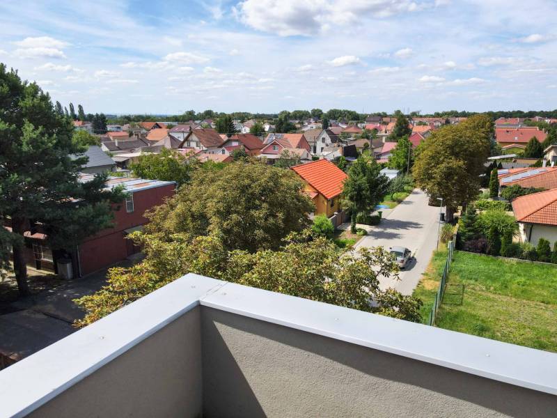 Arenda 4-komnatnaya, 4-komnatnaya, Cementárenská, Malacky, Slovakia