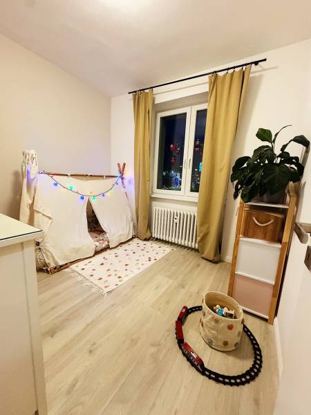 Prodazha 3-komnatnaya, 3-komnatnaya, Trnavská cesta, Bratislava - Ruži