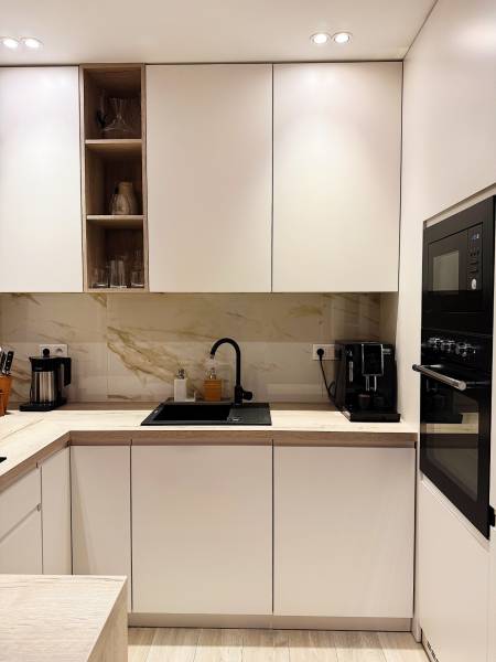 Prodazha 3-komnatnaya, 3-komnatnaya, Trnavská cesta, Bratislava - Ruži