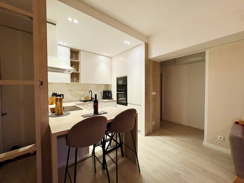 Prodazha 3-komnatnaya, 3-komnatnaya, Trnavská cesta, Bratislava - Ruži