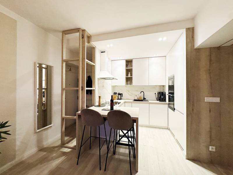 Prodazha 3-komnatnaya, 3-komnatnaya, Trnavská cesta, Bratislava - Ruži