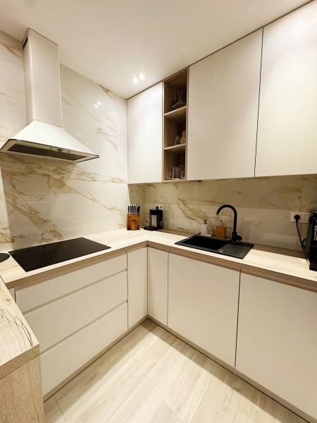 Prodazha 3-komnatnaya, 3-komnatnaya, Trnavská cesta, Bratislava - Ruži