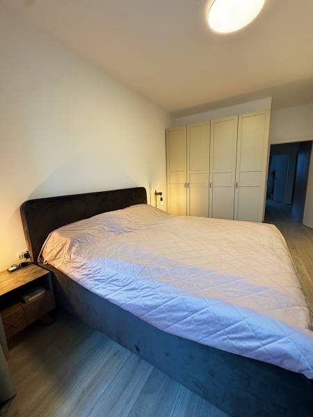 Prodazha 3-komnatnaya, 3-komnatnaya, Trnavská cesta, Bratislava - Ruži