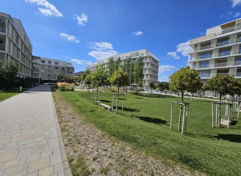 Arenda 2-komnatnaya, 2-komnatnaya, Na výslní, Bratislava - Ružinov, Sl