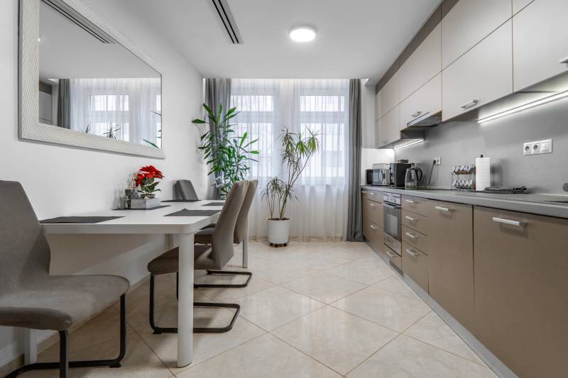 Prodazha 2-komnatnaya, 2-komnatnaya, Námestie 1.mája, Bratislava - Sta