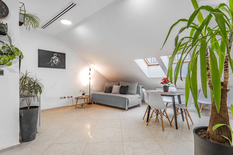 Prodazha 2-komnatnaya, 2-komnatnaya, Námestie 1.mája, Bratislava - Sta