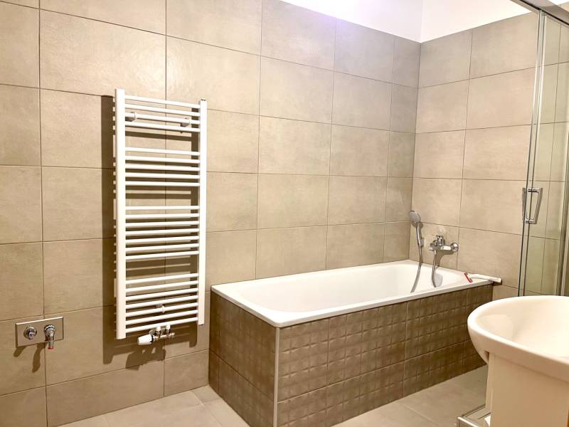 Prodazha 3-komnatnaya, 3-komnatnaya, Rudroffova, Bratislava - Rača, Sl