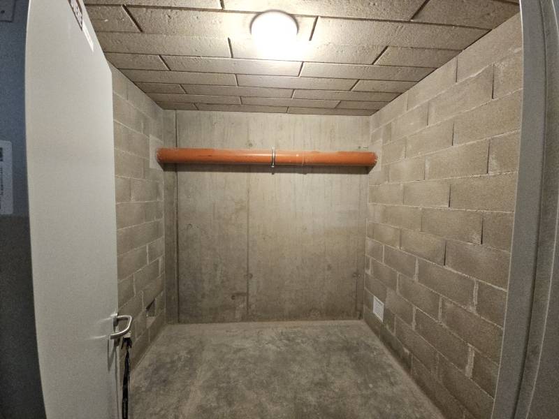 Гаражное парковочное место + большая кирпичная кладовая 6 м² RAČA_RNDZ