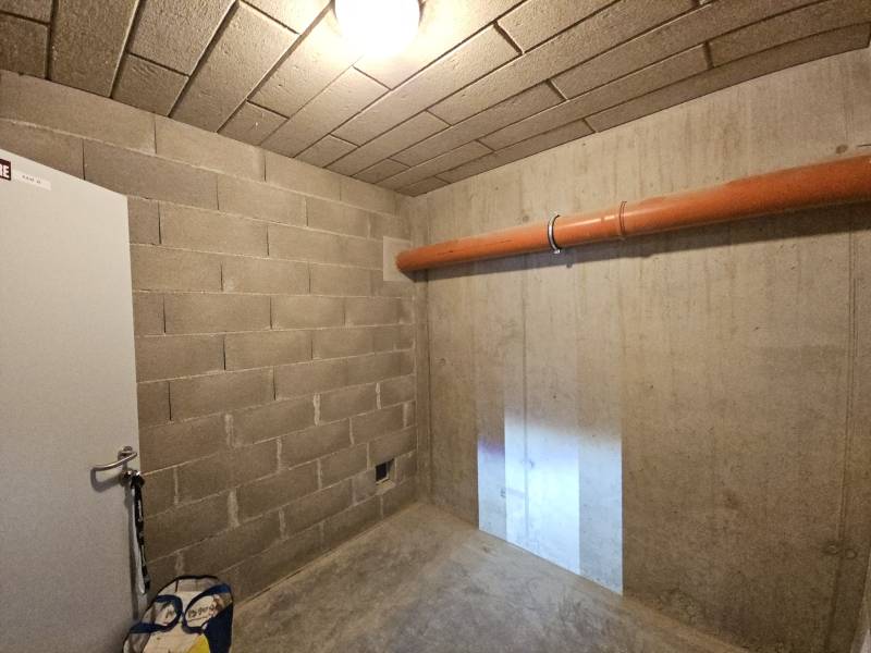 Гаражное парковочное место + большая кирпичная кладовая 6 м² RAČA_RNDZ