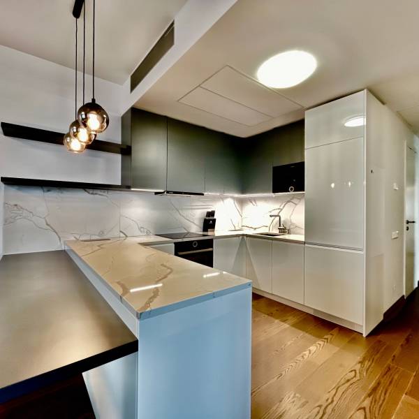 Arenda 3-komnatnaya, 3-komnatnaya, Továrenská, Bratislava - Staré Mest