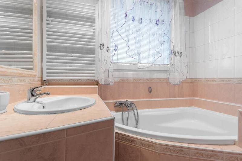 Prodazha 3-komnatnaya, 3-komnatnaya, Sídlisko M. Corvina, Dunajská Str