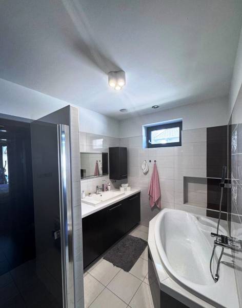 Prodazha CHastnye-doma, CHastnye-doma, Mosonmagyaróvár, Hungary