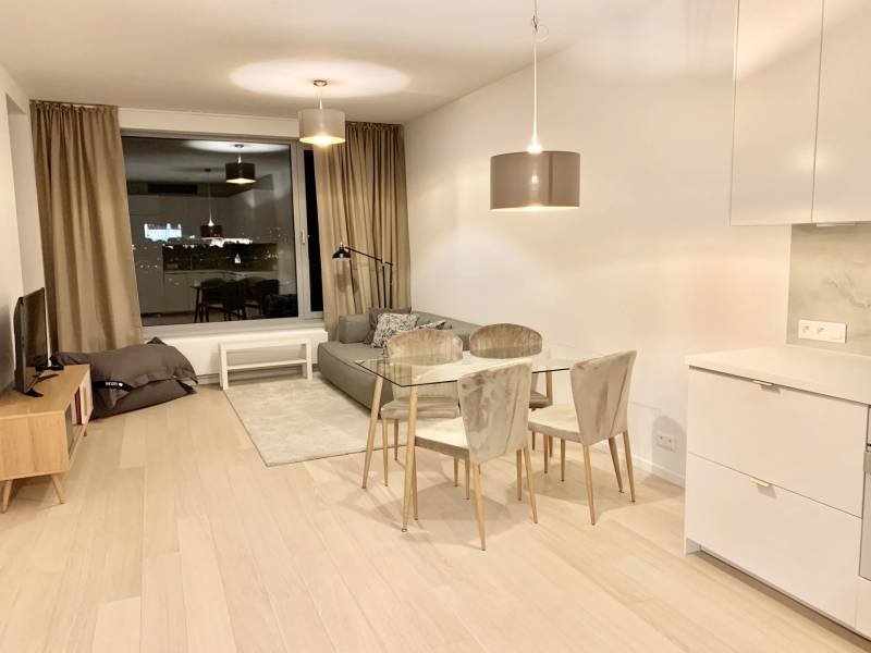 Arenda 2-komnatnaya, 2-komnatnaya, Továrenská, Bratislava - Staré Mest