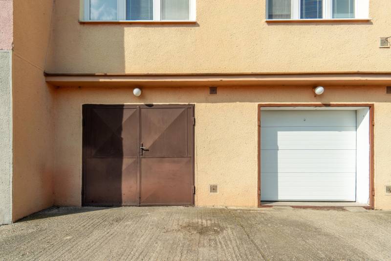 Просторная 3-комнатная квартира с гаражом и садом в Братиславе