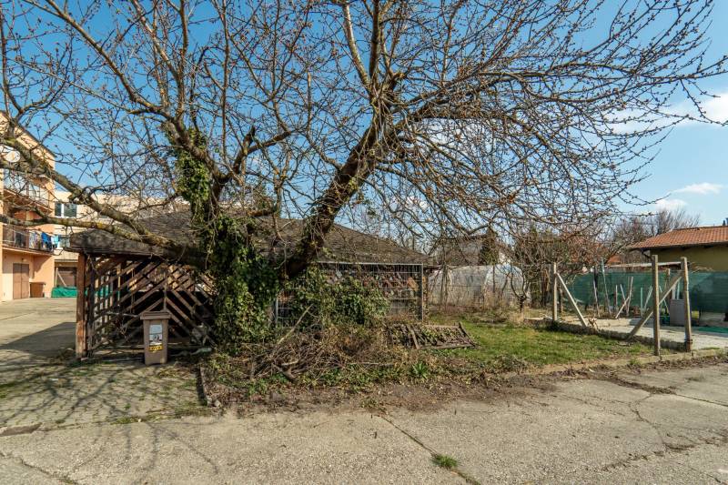 Просторная 3-комнатная квартира с гаражом и садом в Братиславе