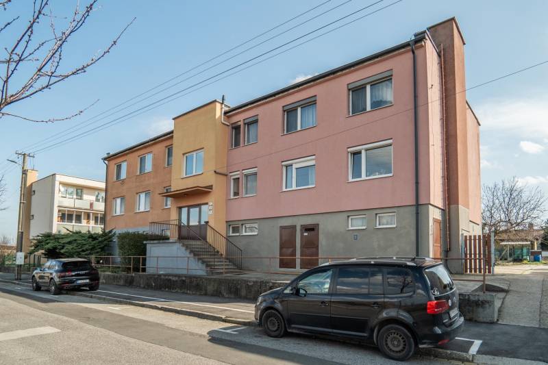 Просторная 3-комнатная квартира с гаражом и садом в Братиславе