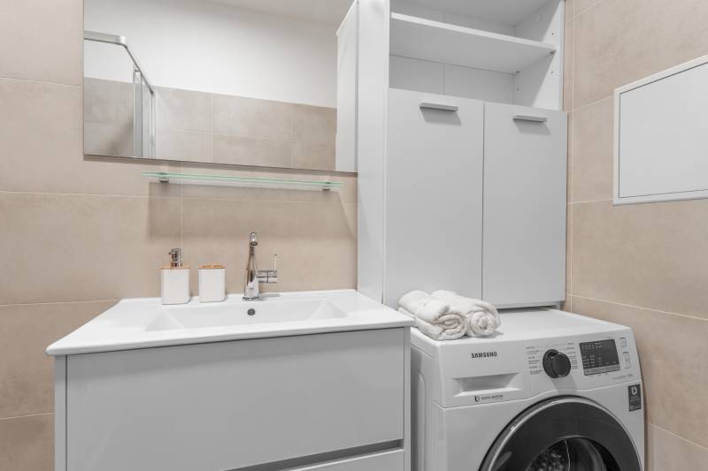 Prodazha 3-komnatnaya, 3-komnatnaya, Trnavská cesta, Bratislava - Ruži