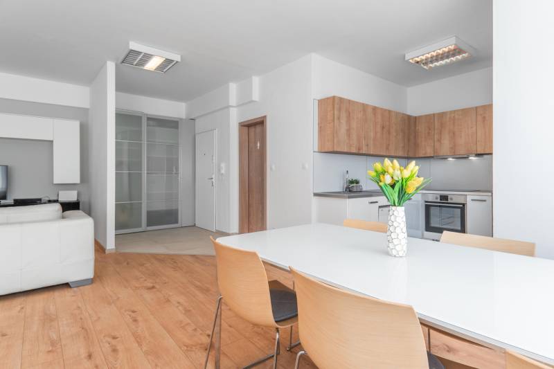 Prodazha 3-komnatnaya, 3-komnatnaya, Trnavská cesta, Bratislava - Ruži