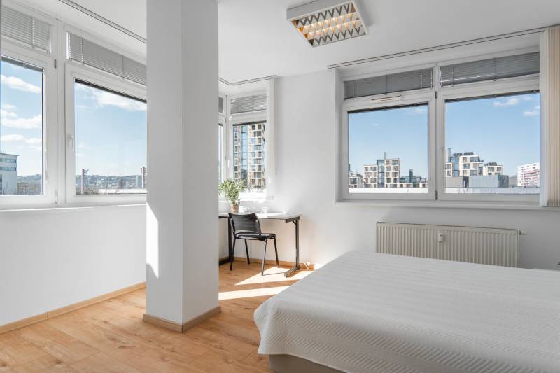 Prodazha 3-komnatnaya, 3-komnatnaya, Trnavská cesta, Bratislava - Ruži