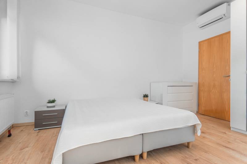 Prodazha 3-komnatnaya, 3-komnatnaya, Trnavská cesta, Bratislava - Ruži