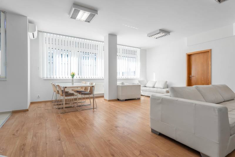 Prodazha 3-komnatnaya, 3-komnatnaya, Trnavská cesta, Bratislava - Ruži