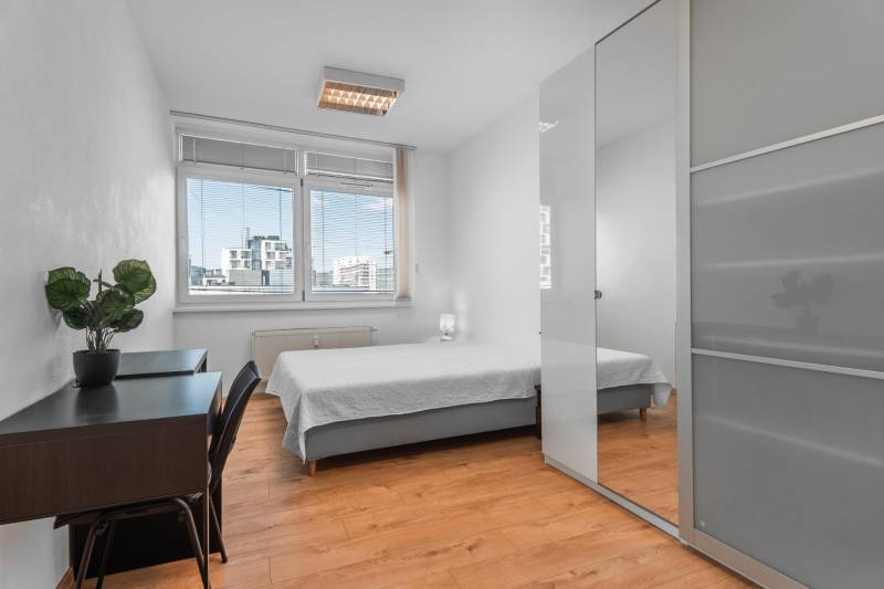 Prodazha 3-komnatnaya, 3-komnatnaya, Trnavská cesta, Bratislava - Ruži