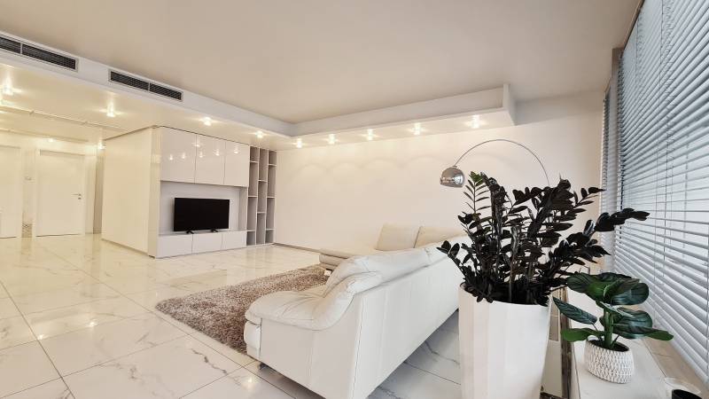 Arenda 3-komnatnaya, 3-komnatnaya, Dvořákovo nábrežie, Bratislava - St