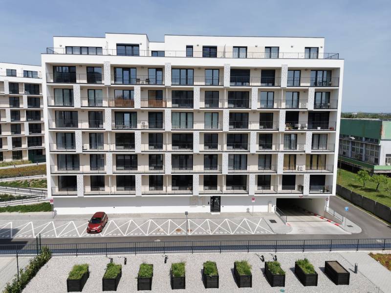 Arenda Garazhi, Garazhi, Eduarda Wenzla, Bratislava - Rača, Slovakia