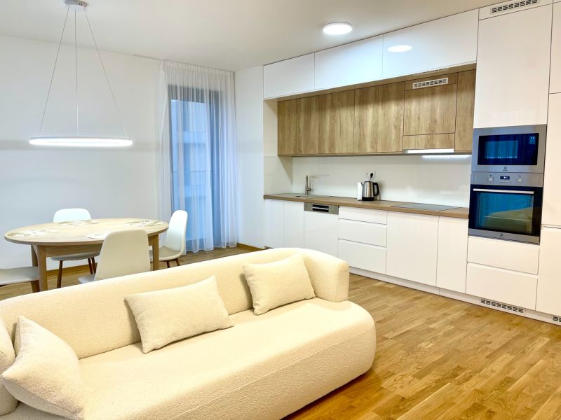 Arenda 3-komnatnaya, 3-komnatnaya, Bottova, Bratislava - Staré Mesto, 