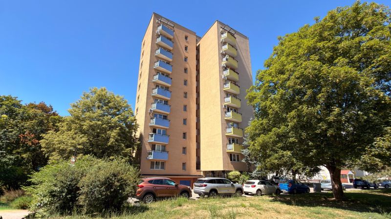 Prodazha 3-komnatnaya, 3-komnatnaya, Ružová dolina, Bratislava - Ružin