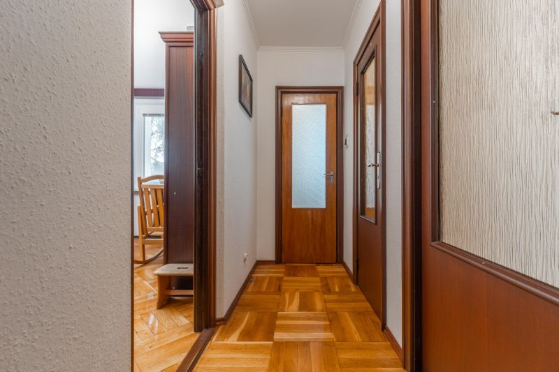 Prodazha 3-komnatnaya, 3-komnatnaya, Staré záhrdy, Bratislava - Ružino