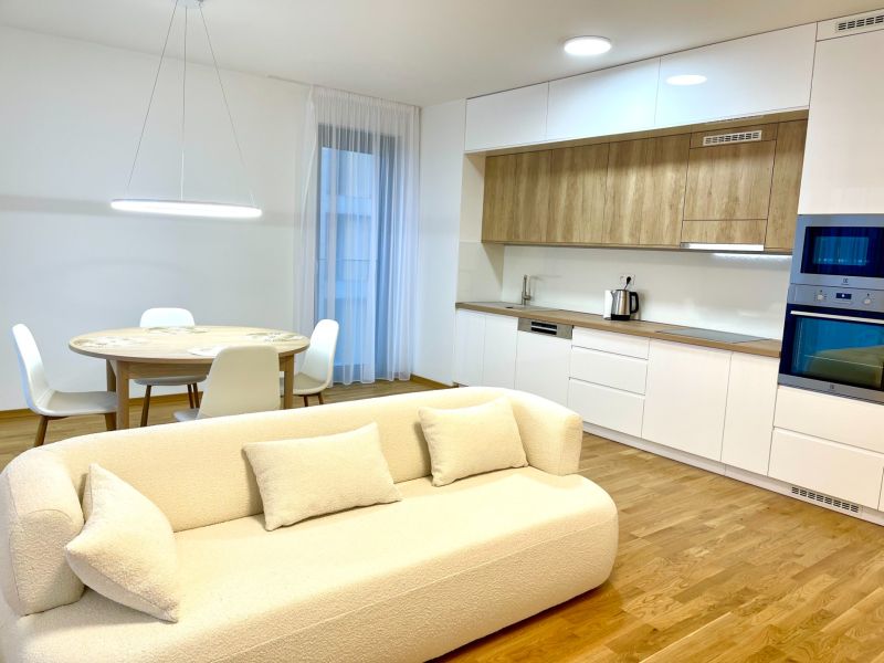 Arenda 3-komnatnaya, 3-komnatnaya, Bottova, Bratislava - Staré Mesto, 